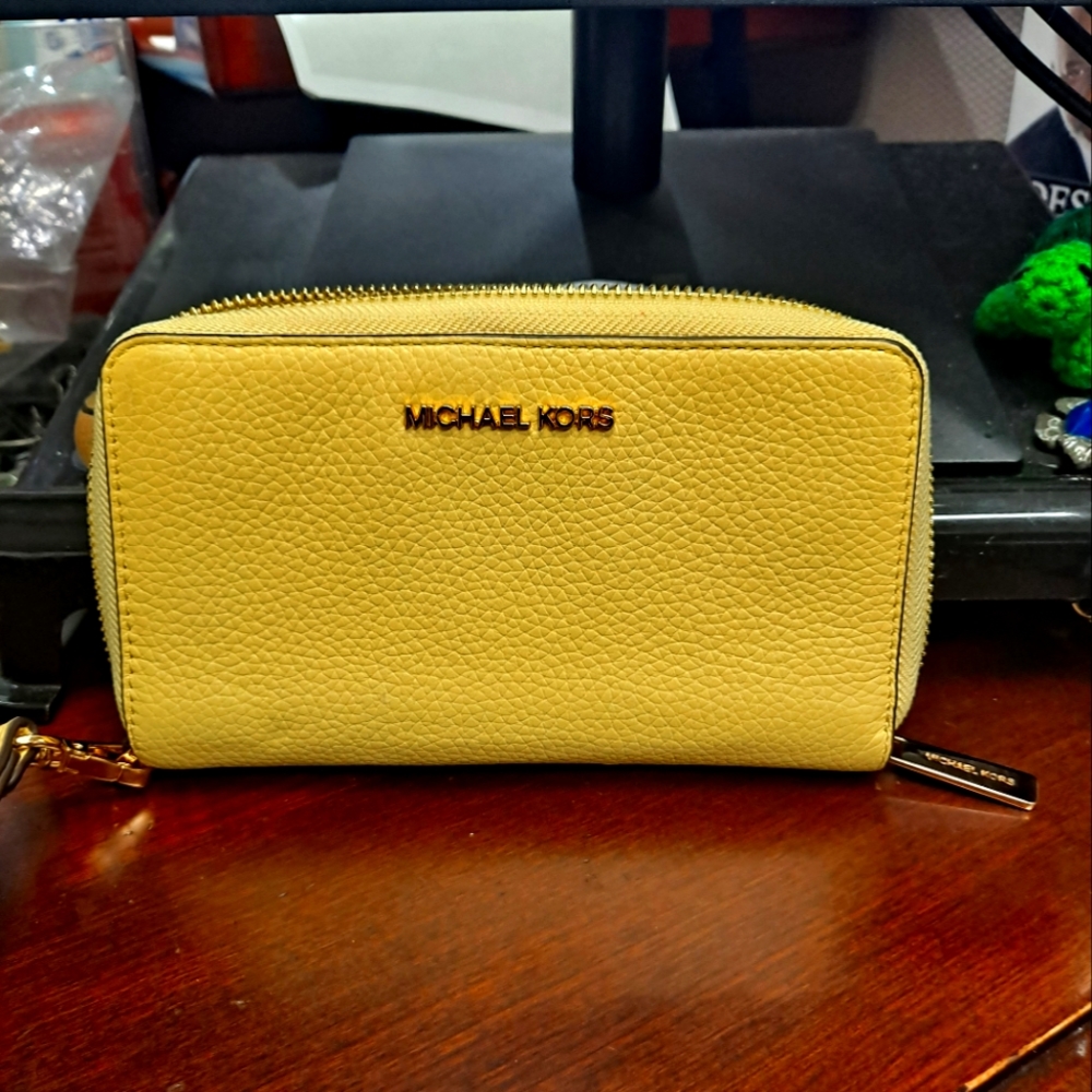 Michael Kors wristlet